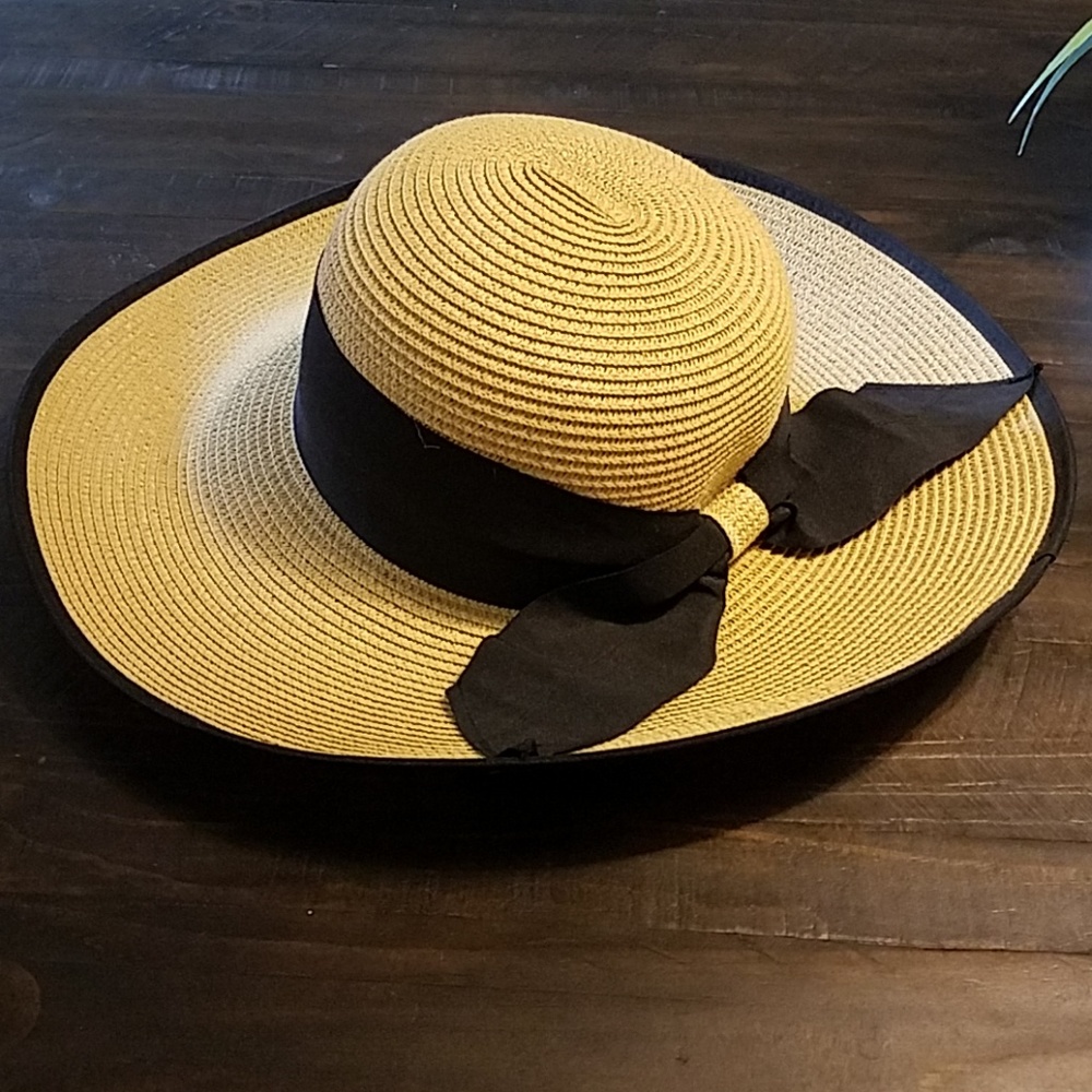 Floppy beach hat